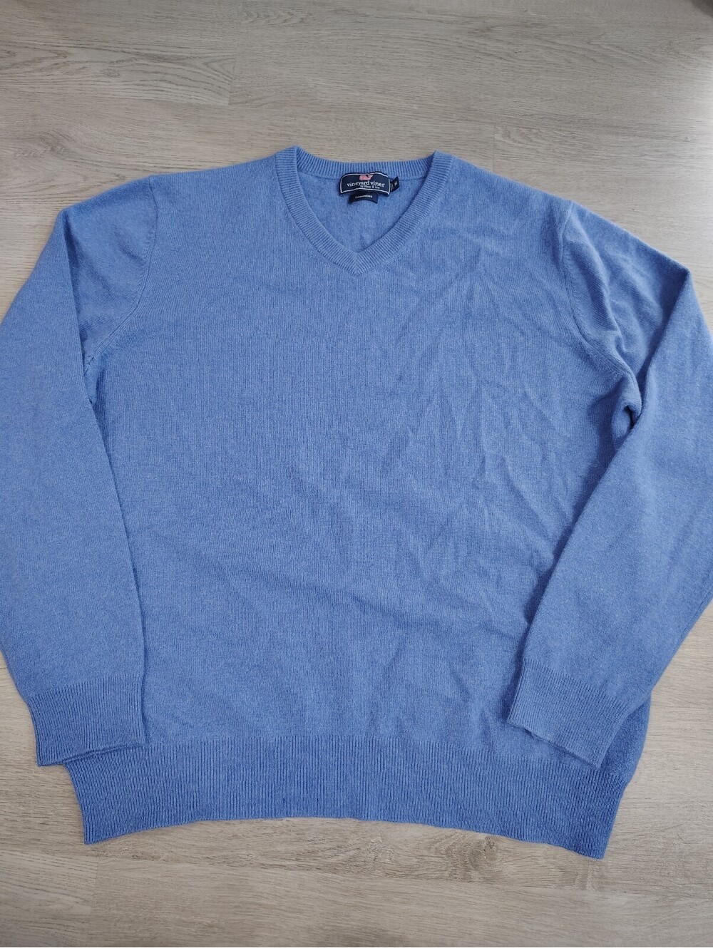 Vineyard vines cashmere sweater. Size medium
